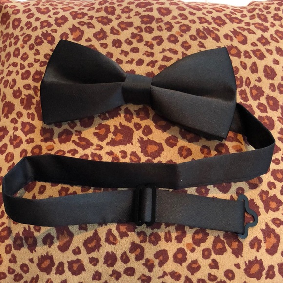 NWOT formal matte black bowtie, pre-tied - Picture 1 of 16